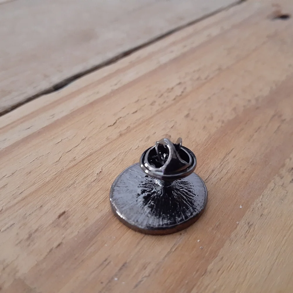 Eyeball Enamel Pin - Picture 3 of 4